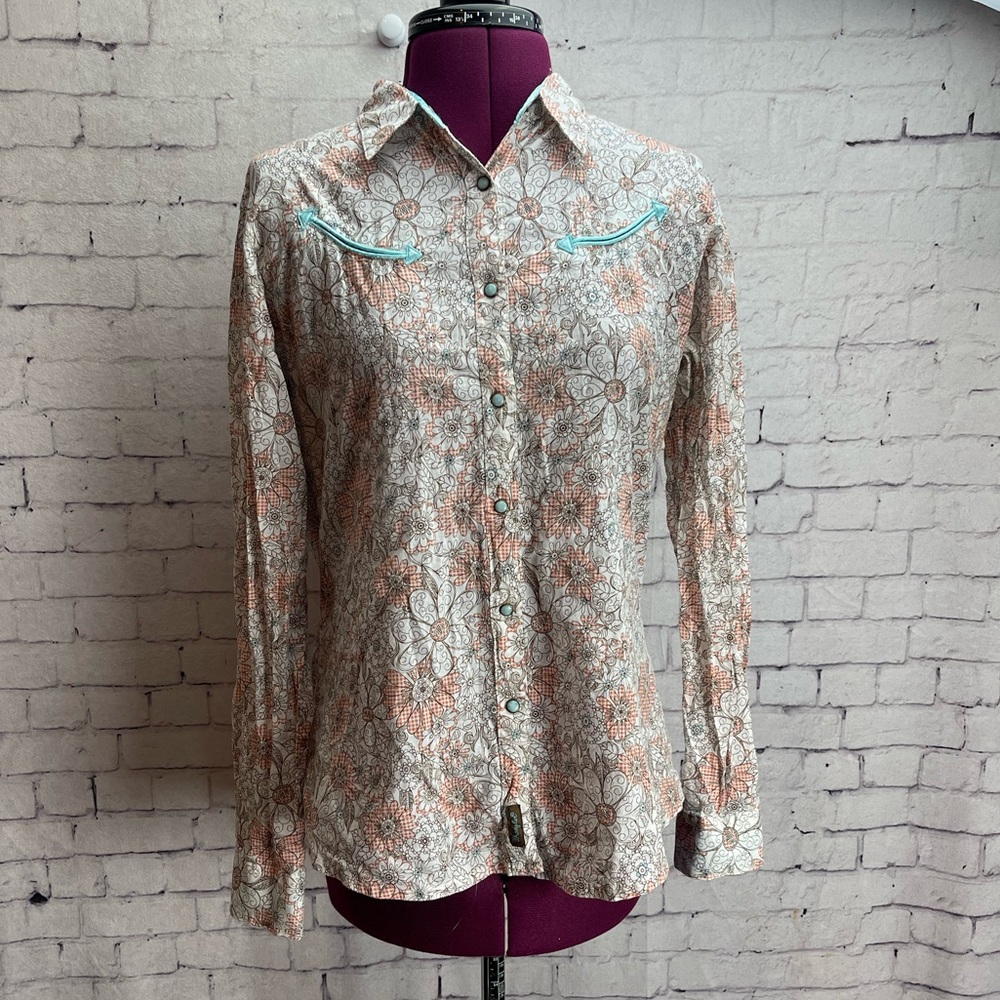 Wrangler women’s size medium long sleeve pearl snap style shirt